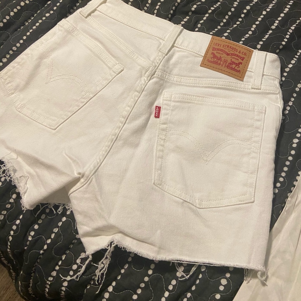 Authentic Levi’s white denim shorts Never worn!!